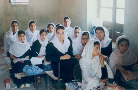 schoolgirls_bench