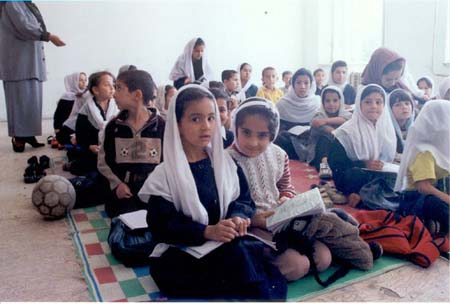 schoolgirls_on_rug